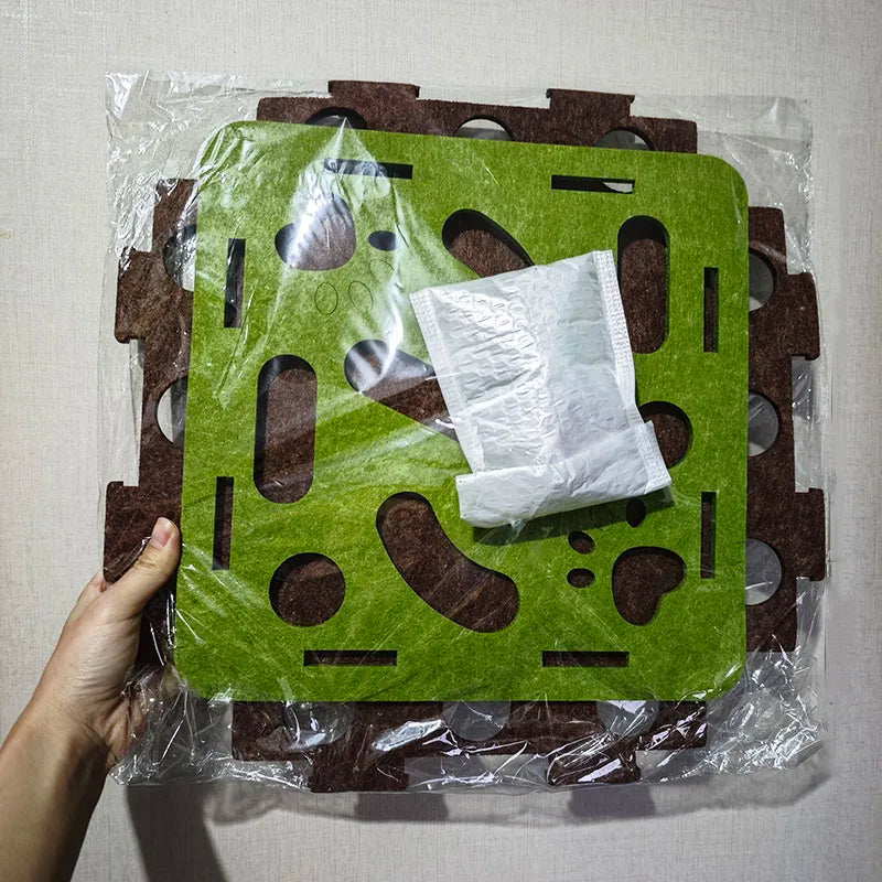 Puzzle Labyrinthe Interactif en Feutre pour Chat | Boîte de Jeu Anti-Ennui, avec Cloches et Double Griffoir Inclus (Kit à Assembler)