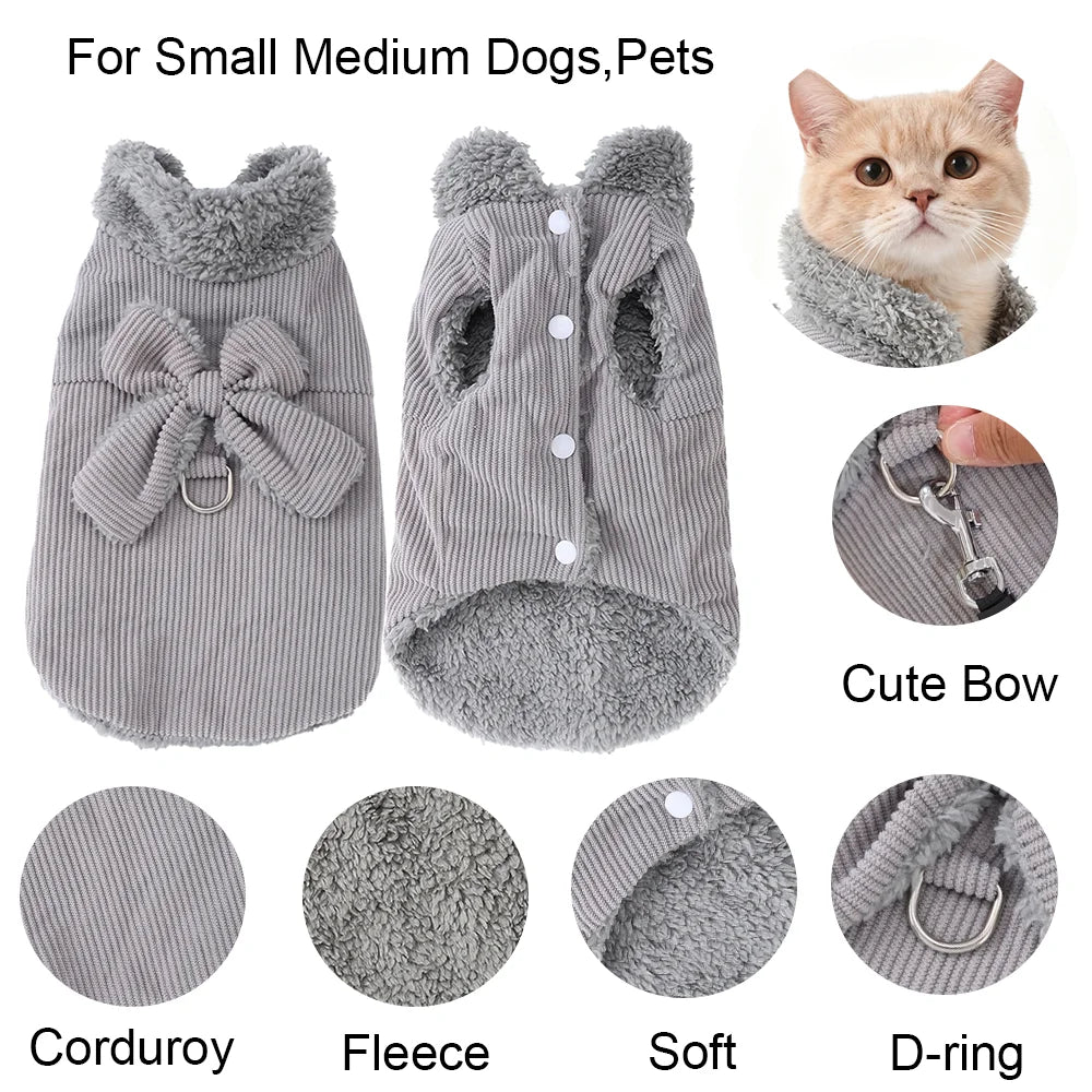 Manteau d’Hiver en Velours Côtelé avec Nœud  – Doux & Chaud | Avec Anneau en D | Pour Chats & Petits Chiens (XS–XL)